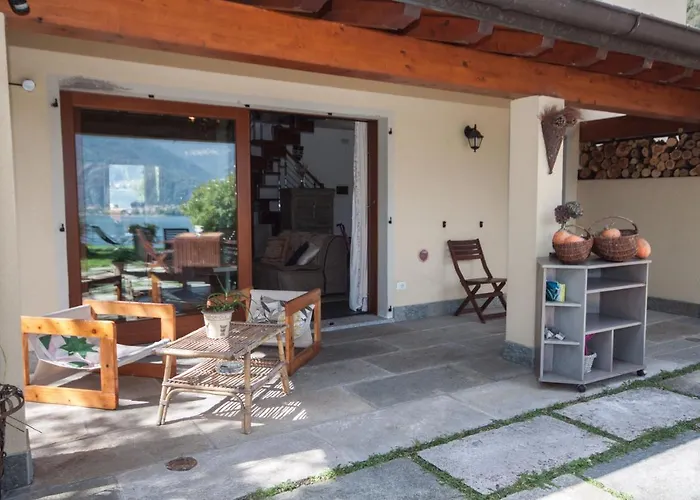 Castel - Rezzonico, By Lovecomo