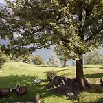 Castel - Rezzonico, By Lovecomo بيت للعطل